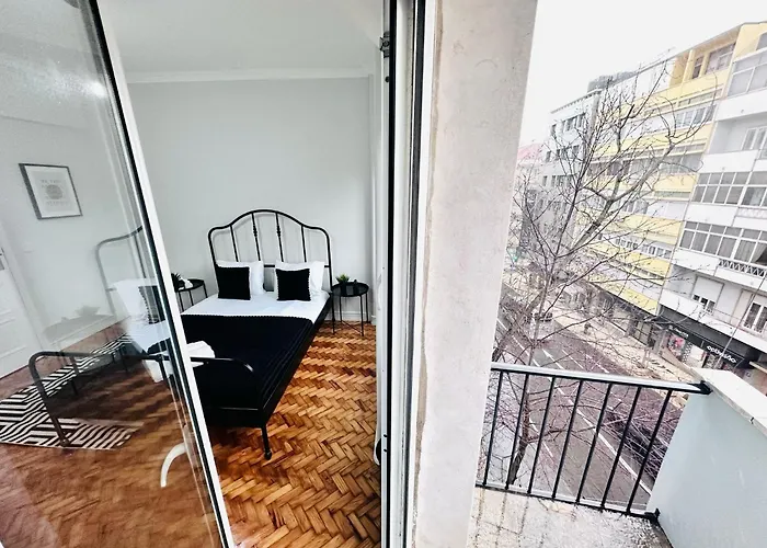 The Crespo House - No 2e - & *